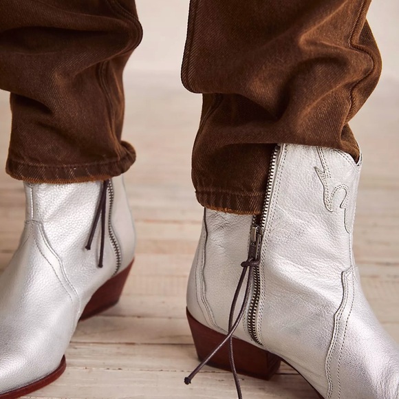 Free People New Frontier Western Boots Color Silver US 9.5/ EU 39.5 - Picture 2 of 10